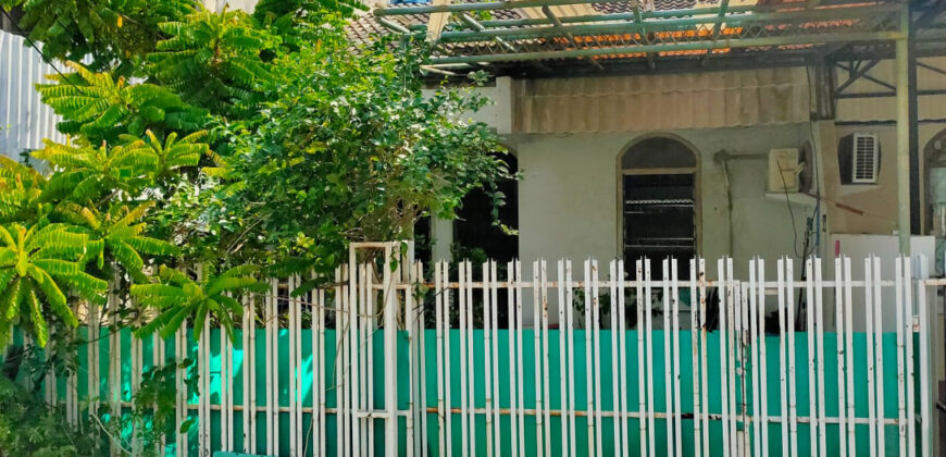 Dijual Cepat Rumah Standard Tua  Lokasi Bagus