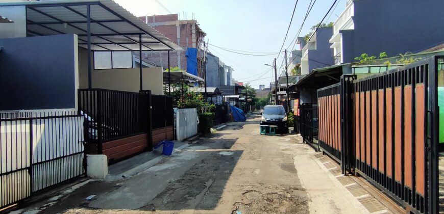 Dijual Cepat Rumah Standard Tua  Lokasi Bagus
