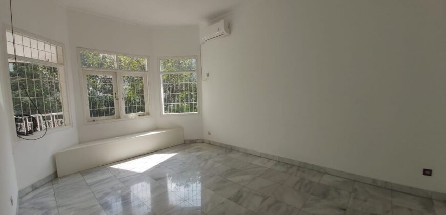Rumah Klasik Area Kemang