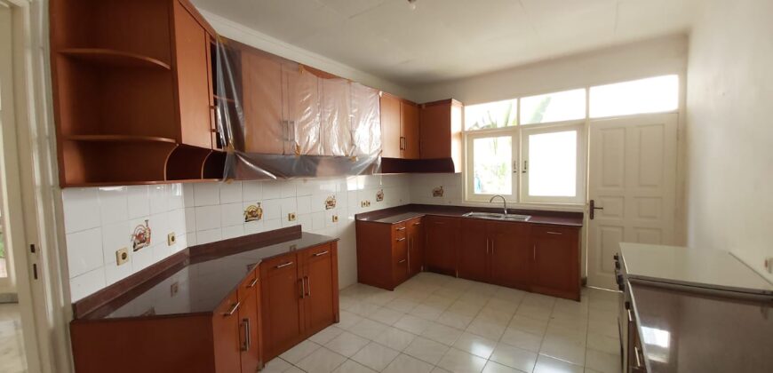 Rumah Klasik Area Kemang