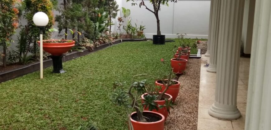 Rumah Lokasi Strategis di dalam Komplek Kemang Timur
