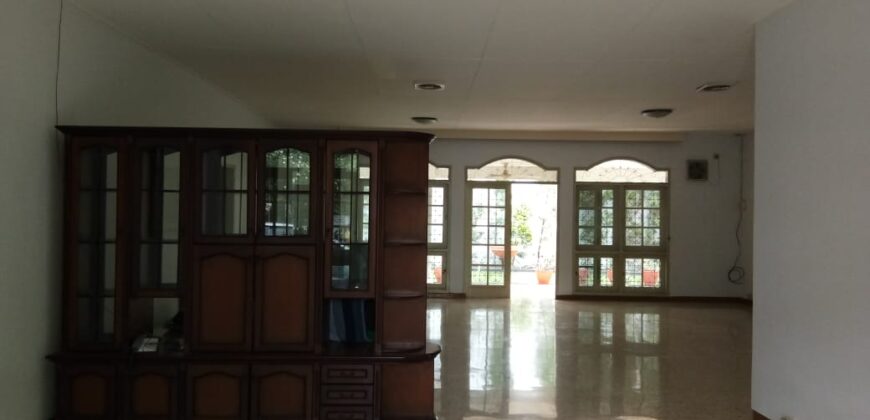 Rumah Lokasi Strategis di dalam Komplek Kemang Timur