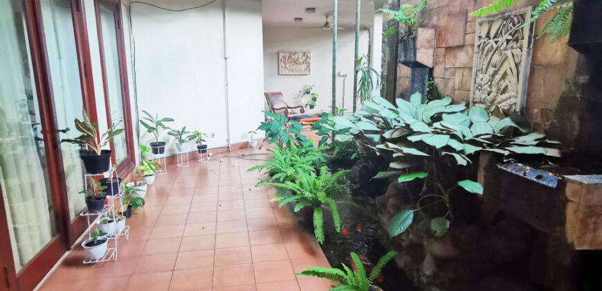 Rumah Taman Luas di Kenanga Ampera