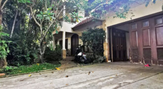 Rumah Taman Luas di Kenanga Ampera