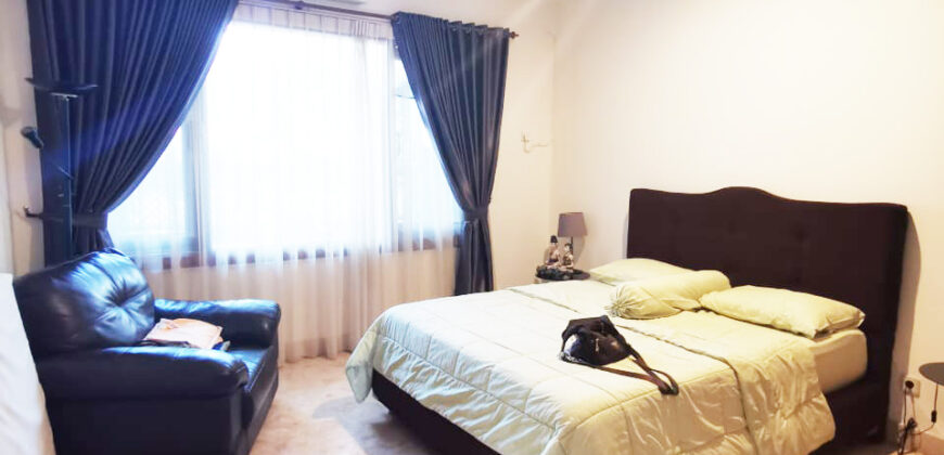 Rumah Taman Luas di Kenanga Ampera