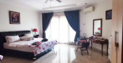 Rumah Taman Luas di Kenanga Ampera