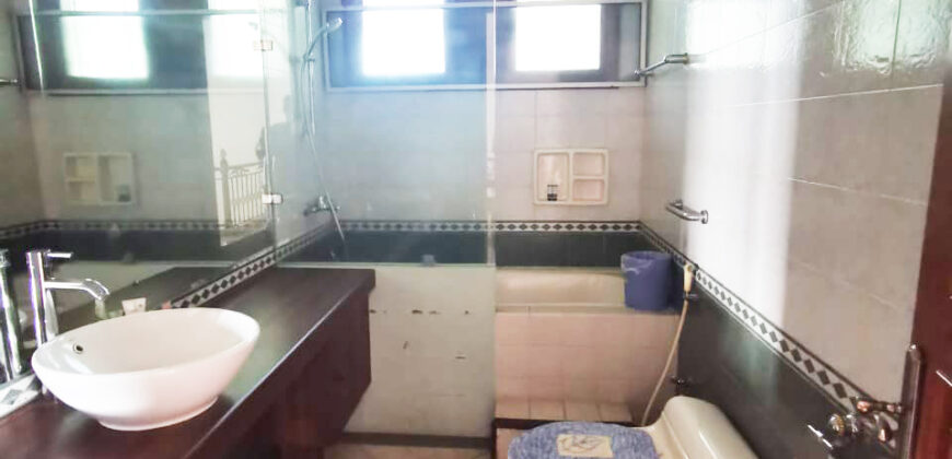 Rumah Taman Luas di Kenanga Ampera