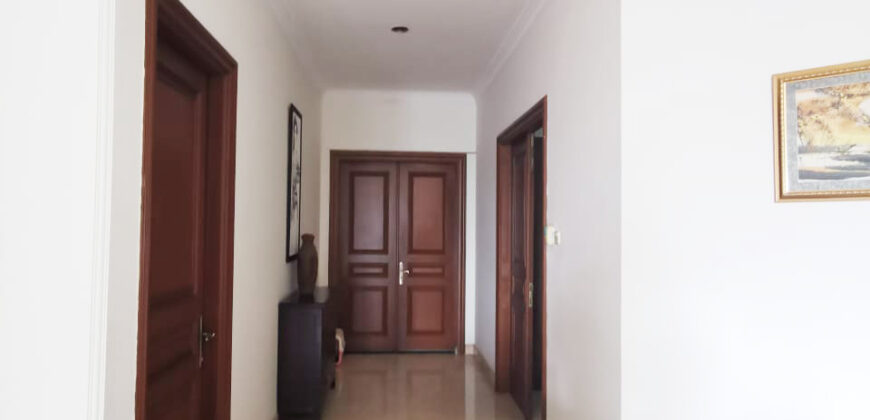 Rumah Taman Luas di Kenanga Ampera