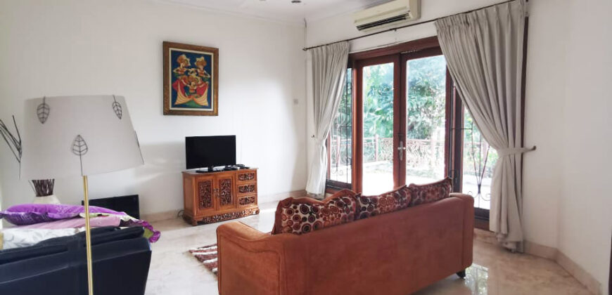 Rumah Taman Luas di Kenanga Ampera