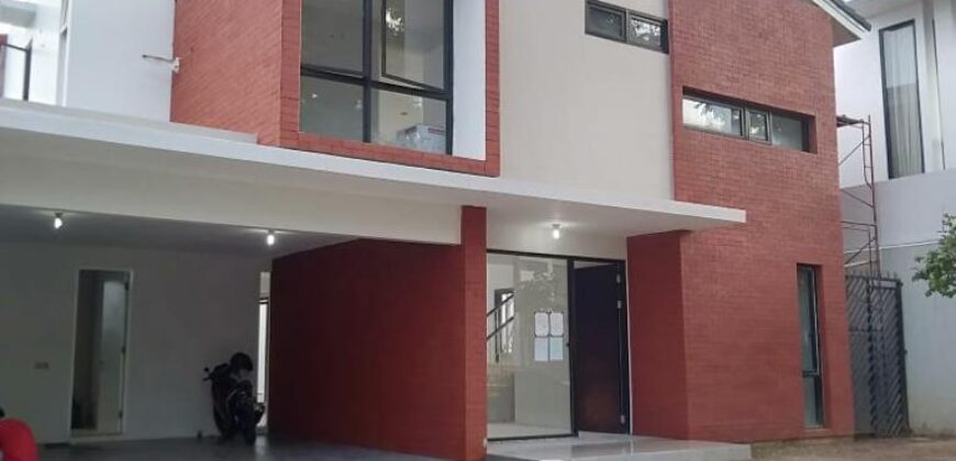 Vassa Lake Lippo Cikarang Rumah Furnished