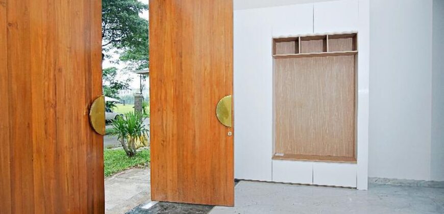 Rumah Mewah di Vassa Lake Lippo Cikarang