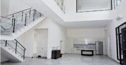 Rumah Mewah di Vassa Lake Lippo Cikarang