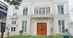 Rumah Mewah di Vassa Lake Lippo Cikarang