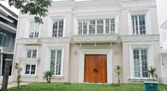 Rumah Mewah di Vassa Lake Lippo Cikarang
