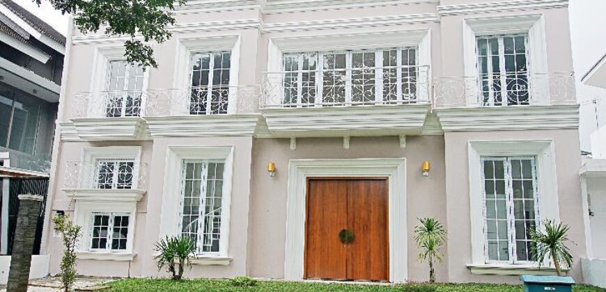Rumah Mewah di Vassa Lake Lippo Cikarang