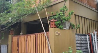 DIJUAL RUMAH UNIK DUA LANTAI DI VILLA MUTIARA GADING BEKASI