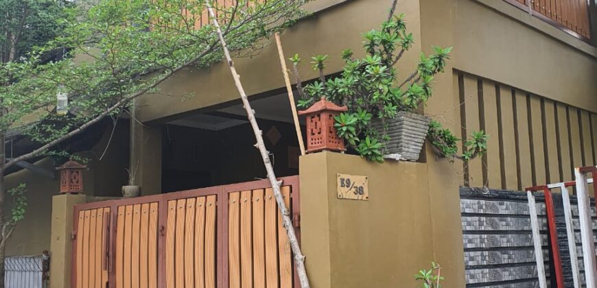 DIJUAL RUMAH UNIK DUA LANTAI DI VILLA MUTIARA GADING BEKASI