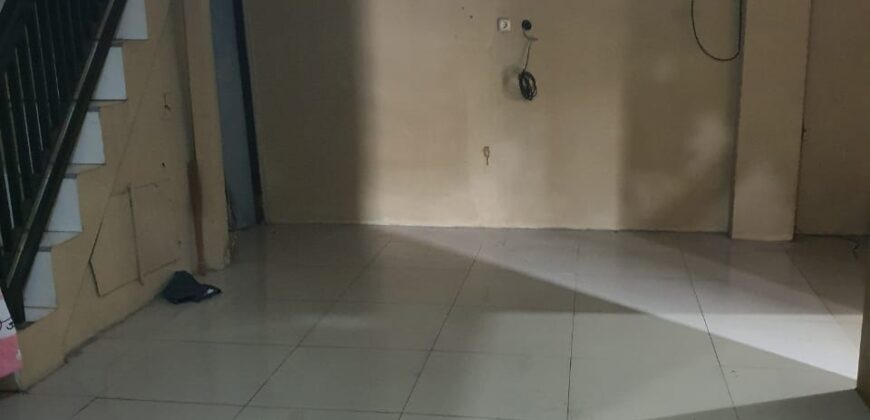 DIJUAL RUMAH UNIK DUA LANTAI DI VILLA MUTIARA GADING BEKASI