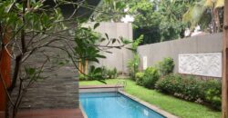Rumah Modern di Kemang Selatan Posisi Hook