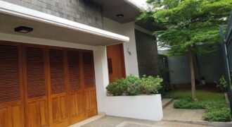 Rumah Modern di Kemang Selatan Posisi Hook