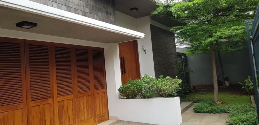 Rumah Modern di Kemang Selatan Posisi Hook