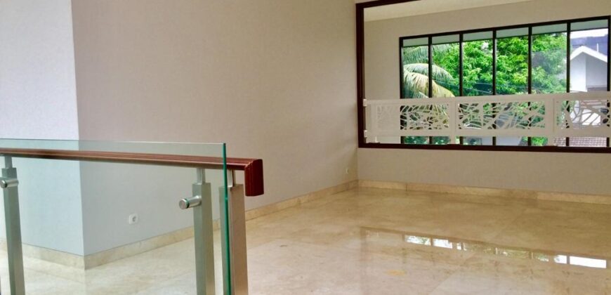 Rumah Modern di Kemang Selatan Posisi Hook