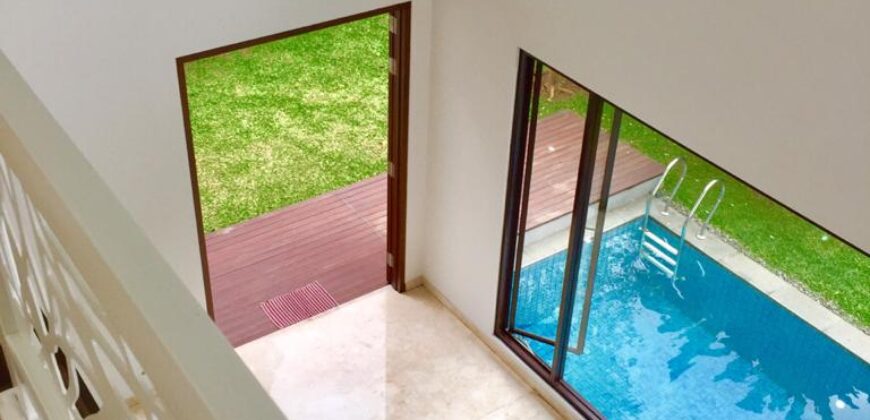 Rumah Modern di Kemang Selatan Posisi Hook