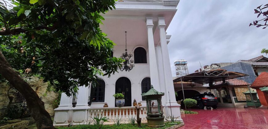 Rumah Mewah di Gudang Peluru Tebet