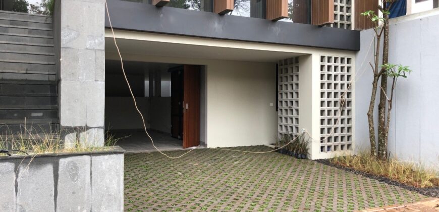 TOWNHOUSE ARCO KEMANG SEMI FURNISHED