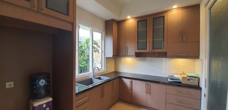 DIJUAL RUMAH MEWAH ASRI DI KEMANG LOKASI STRATEGIS TOWNHOUSE