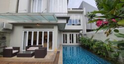 MODERN TROPICAL HOUSE RUMAH 2 ½ LANTAI DI AREA KEMANG