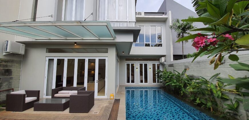MODERN TROPICAL HOUSE RUMAH 2 ½ LANTAI DI AREA KEMANG