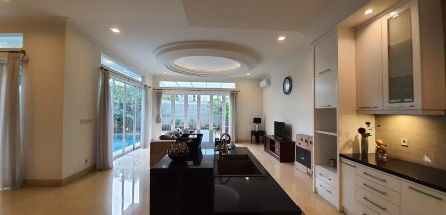 MODERN TROPICAL HOUSE RUMAH 2 ½ LANTAI DI AREA KEMANG