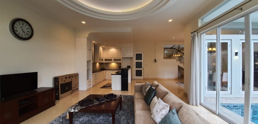 MODERN TROPICAL HOUSE RUMAH 2 ½ LANTAI DI AREA KEMANG