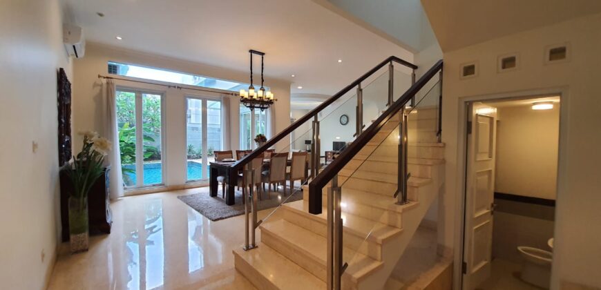 MODERN TROPICAL HOUSE RUMAH 2 ½ LANTAI DI AREA KEMANG