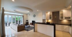 MODERN TROPICAL HOUSE RUMAH 2 ½ LANTAI DI AREA KEMANG