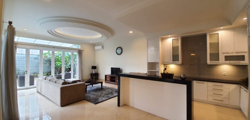 MODERN TROPICAL HOUSE RUMAH 2 ½ LANTAI DI AREA KEMANG