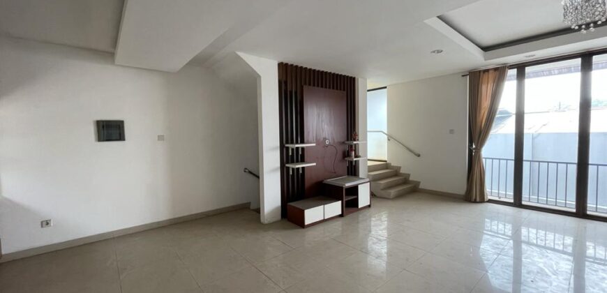 DISEWAKAN TOWNHOUSE DI JALAN BANGKA KEMANG JAKSEL