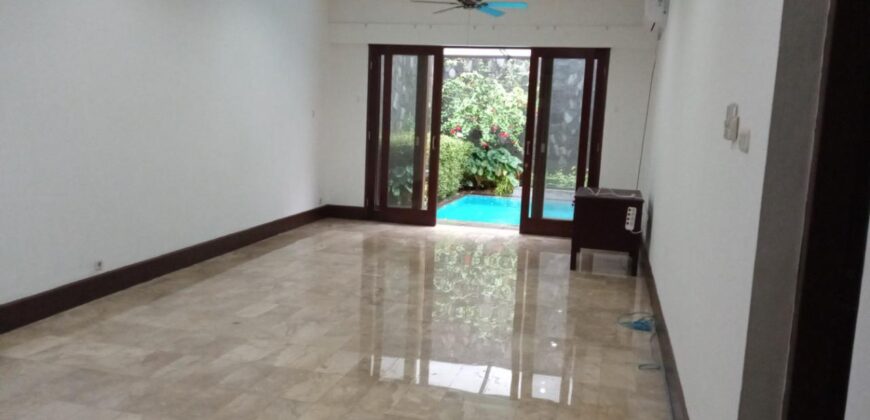 HOUSE CLASSIC STYLE IN KEBAYORAN BARU