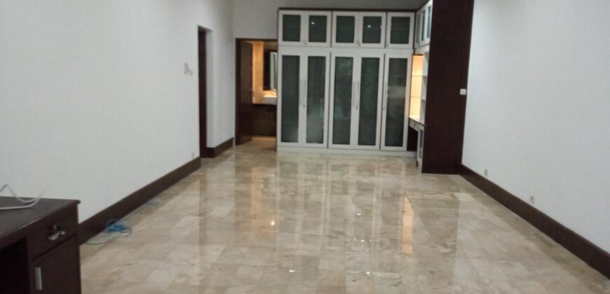 HOUSE CLASSIC STYLE IN KEBAYORAN BARU