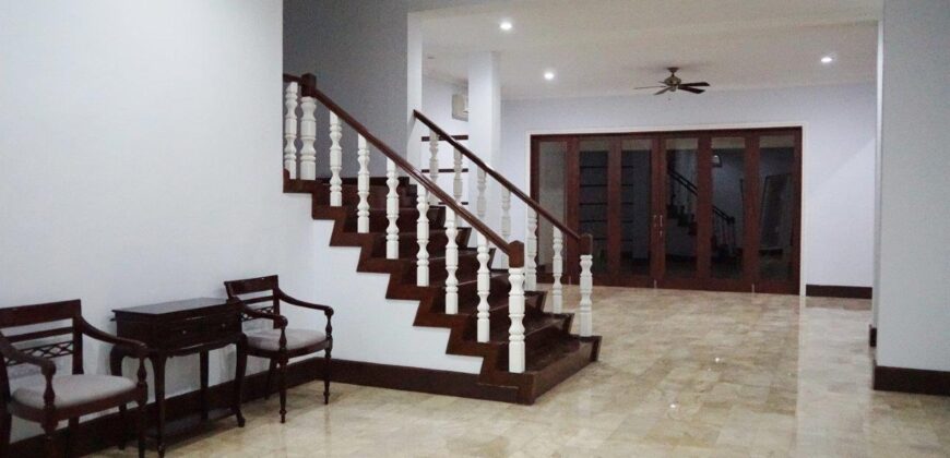 HOUSE CLASSIC STYLE IN KEBAYORAN BARU