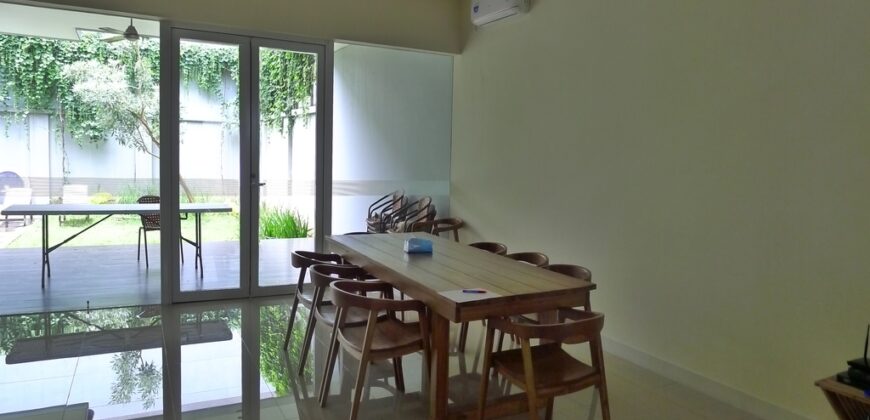 DISEWAKAN RUMAH DI JALAN ASEM JAKARTA SELATAN