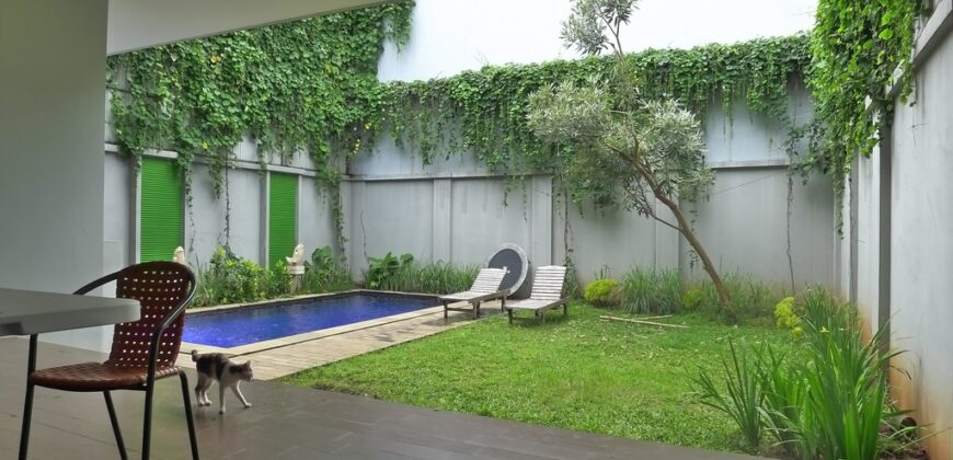 DISEWAKAN RUMAH DI JALAN ASEM JAKARTA SELATAN