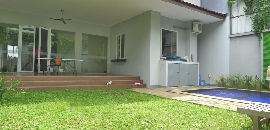 DISEWAKAN RUMAH DI JALAN ASEM JAKARTA SELATAN