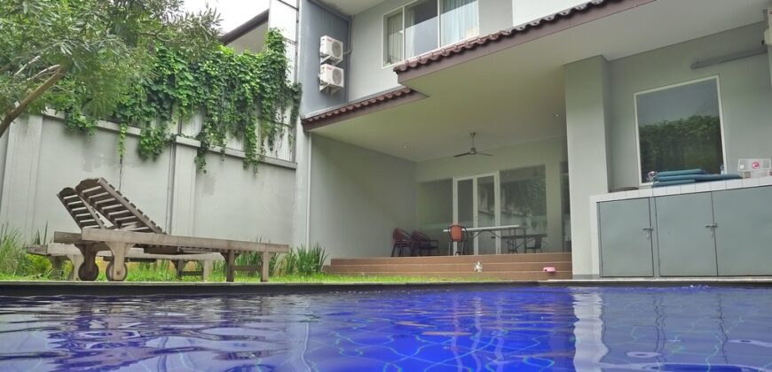 DISEWAKAN RUMAH DI JALAN ASEM JAKARTA SELATAN