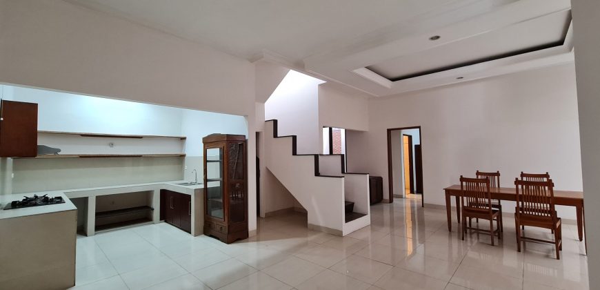 MODERN HOUSE WITH QUIET AND GOOD NEIGHBOURHOOD CILANDAK