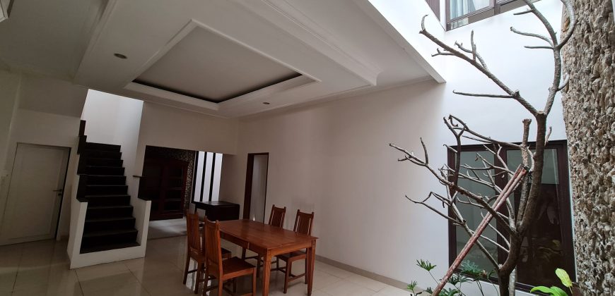 MODERN HOUSE WITH QUIET AND GOOD NEIGHBOURHOOD CILANDAK