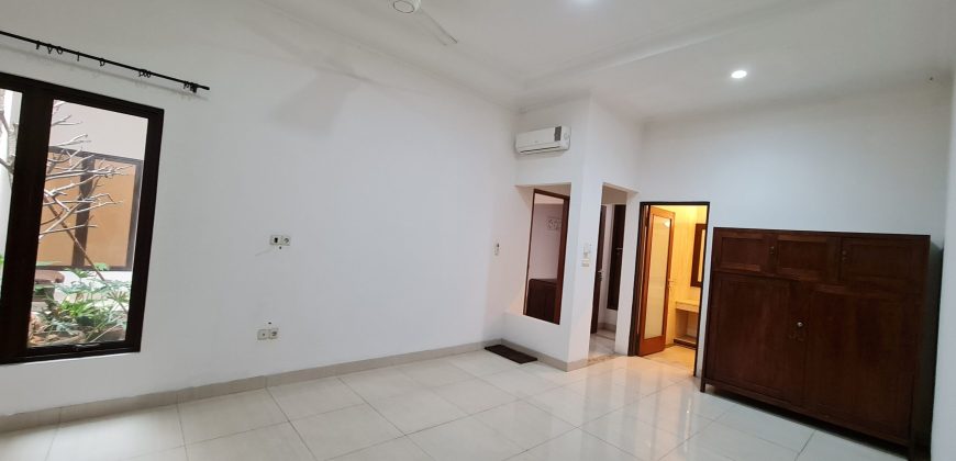 MODERN HOUSE WITH QUIET AND GOOD NEIGHBOURHOOD CILANDAK