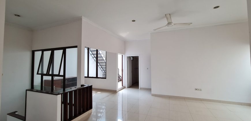 MODERN HOUSE WITH QUIET AND GOOD NEIGHBOURHOOD CILANDAK