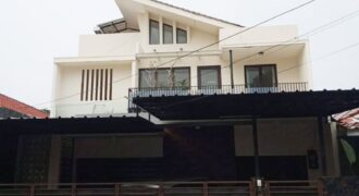 MODERN HOUSE WITH QUIET AND GOOD NEIGHBOURHOOD CILANDAK